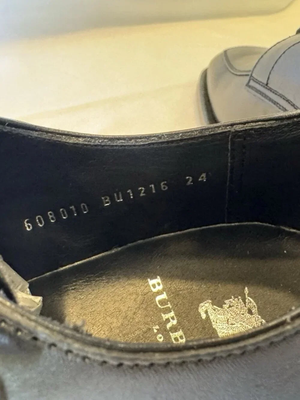 Authentic Burberry Black Leather Apron Toe Derby Shoes Men’s US 6